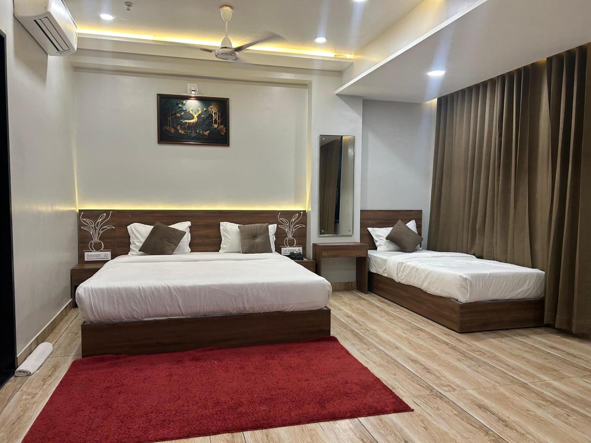 Hotel Holiday Icon Dwarka  Ngoại thất bức ảnh