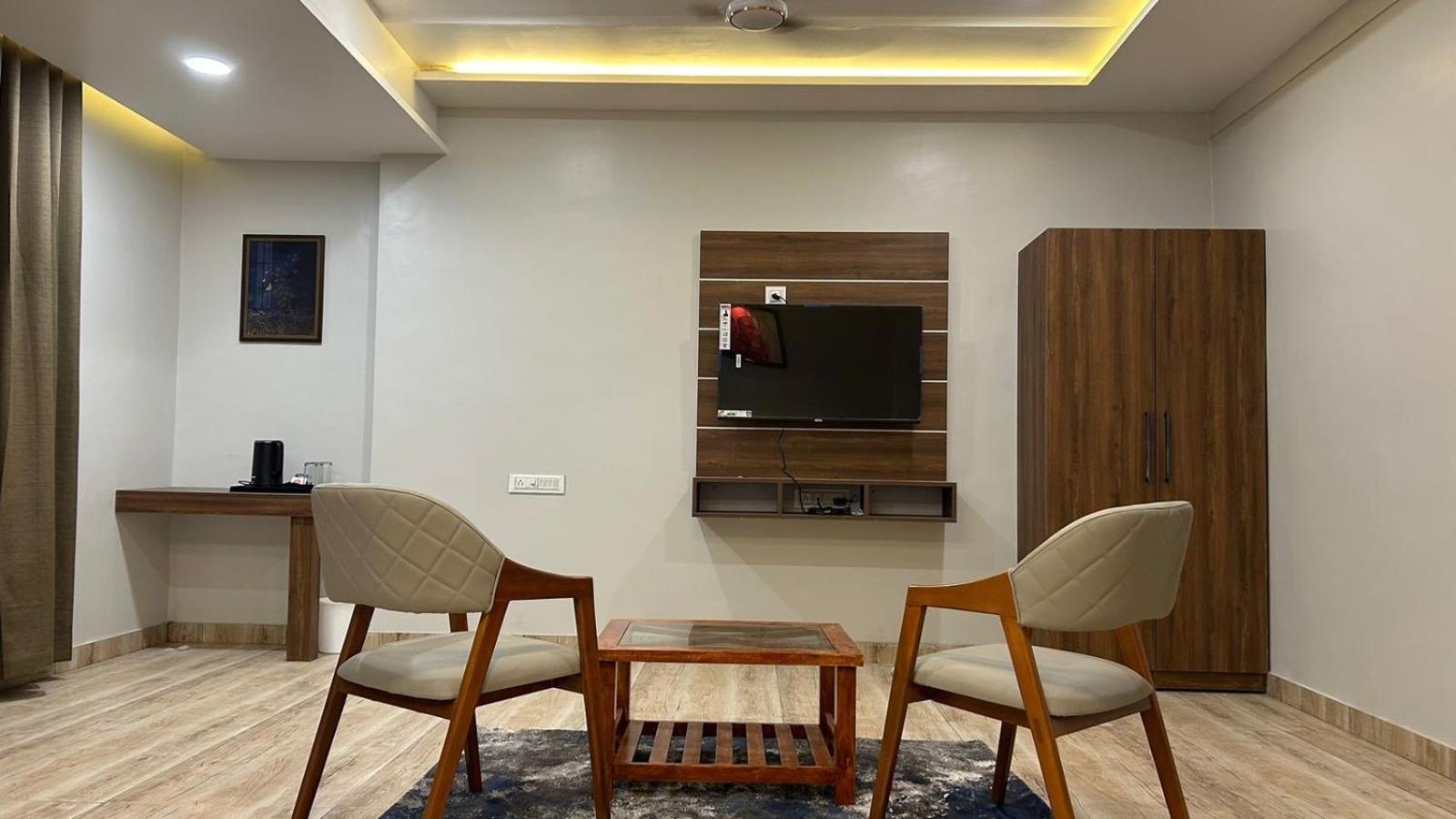 Hotel Holiday Icon Dwarka  Ngoại thất bức ảnh