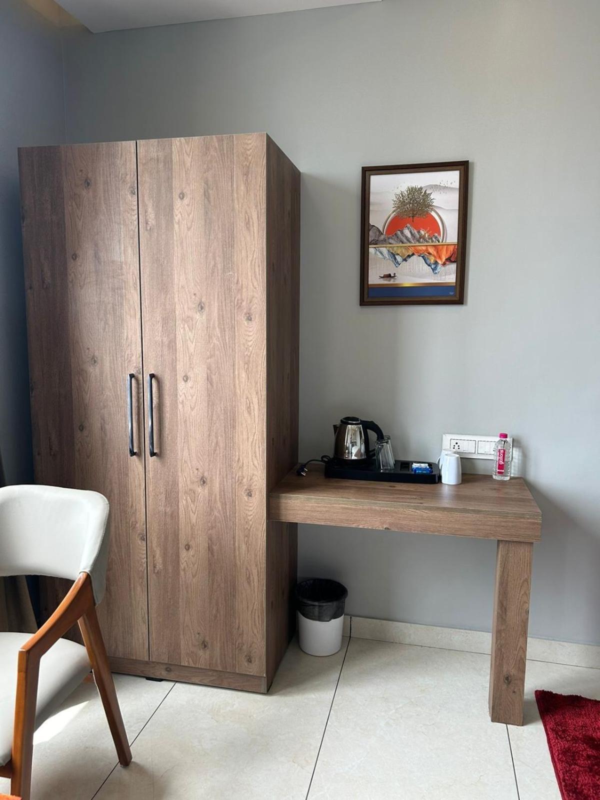 Hotel Holiday Icon Dwarka  Ngoại thất bức ảnh