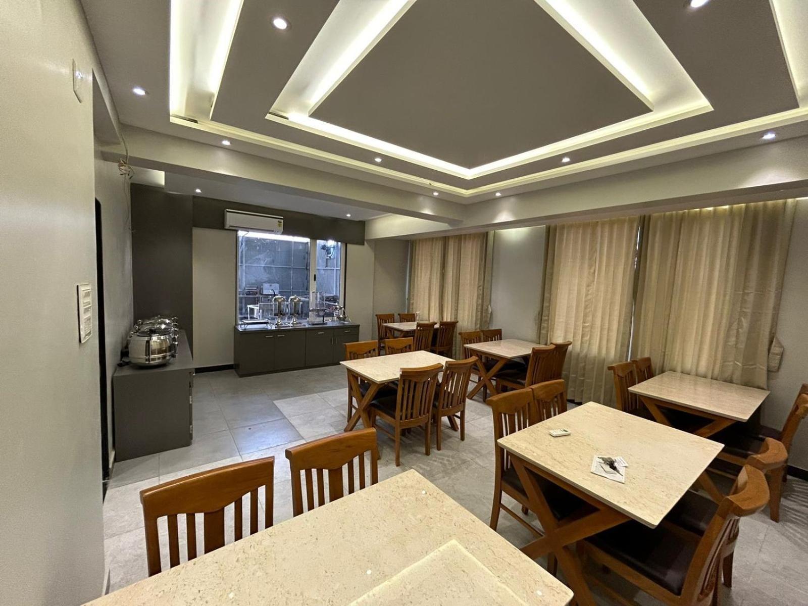 Hotel Holiday Icon Dwarka  Ngoại thất bức ảnh